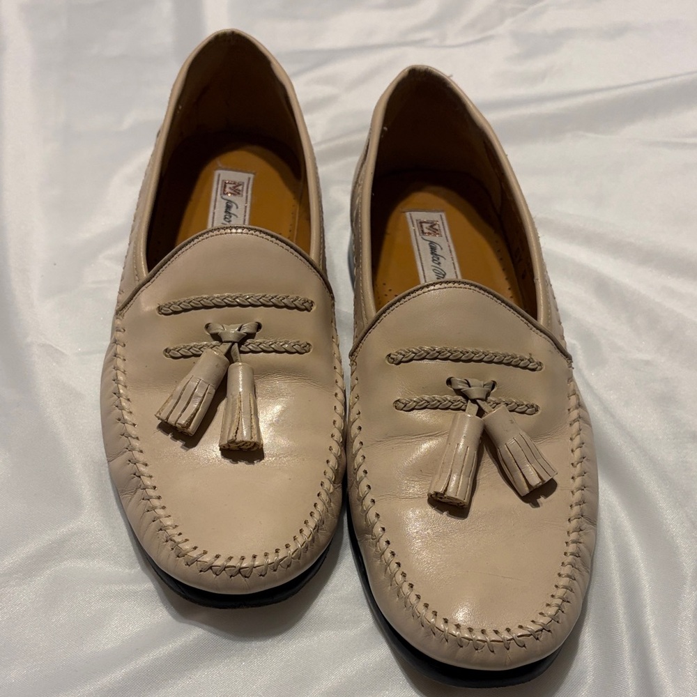 Elegant Tan Loafers with Tassels Size 9